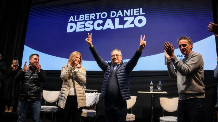 En un acto explosivo, Alberto Descalzo asumió la conducción del PJ Ituzaingó en lo que fue una fiesta del reencuentro de la militancia para reagruparse rumbo al 2027 y derrotar a Javier Milei