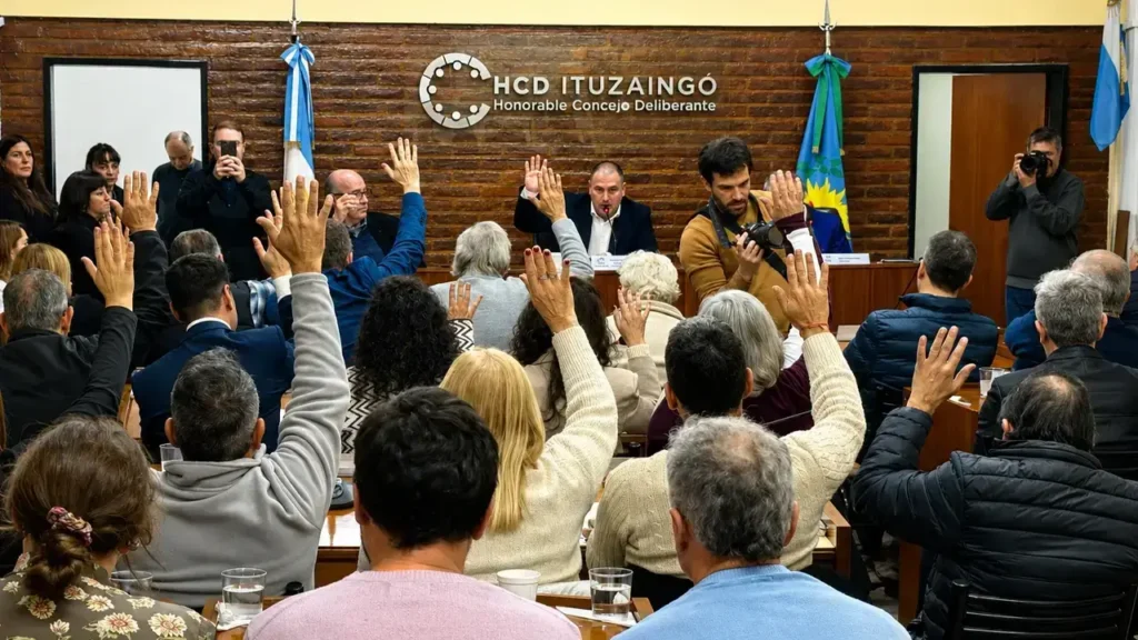 El cuerpo de concejales y los mayores contribuyentes votan la reforma que beneficia a los más desprotegidos