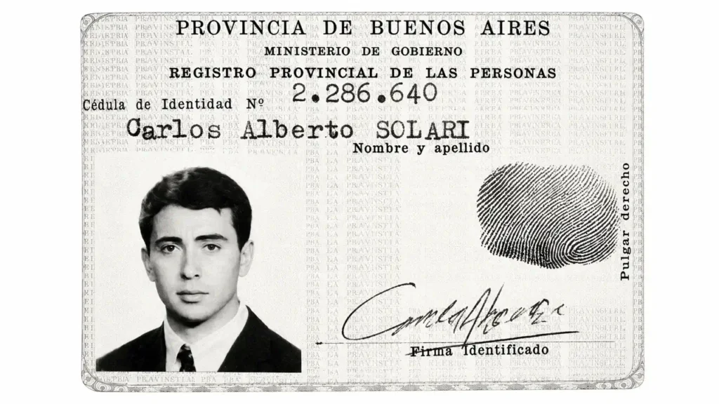 La foto de su cédula de identidad. Seguramente entonces no se imaginó que sería el Indio Solari.