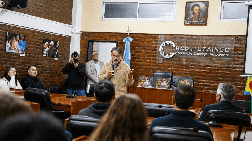 Enrique Cangas habla sobre el Papa Francisco y su humanidad en el Concejo Deliberante de Ituzaingó