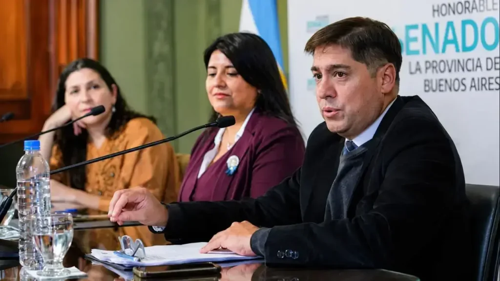 En primer plano, Claudio Oviedo, titular de la Unidad Funcional de Instrucción y Juicio N° 5 del Departamento Judicial de Morón