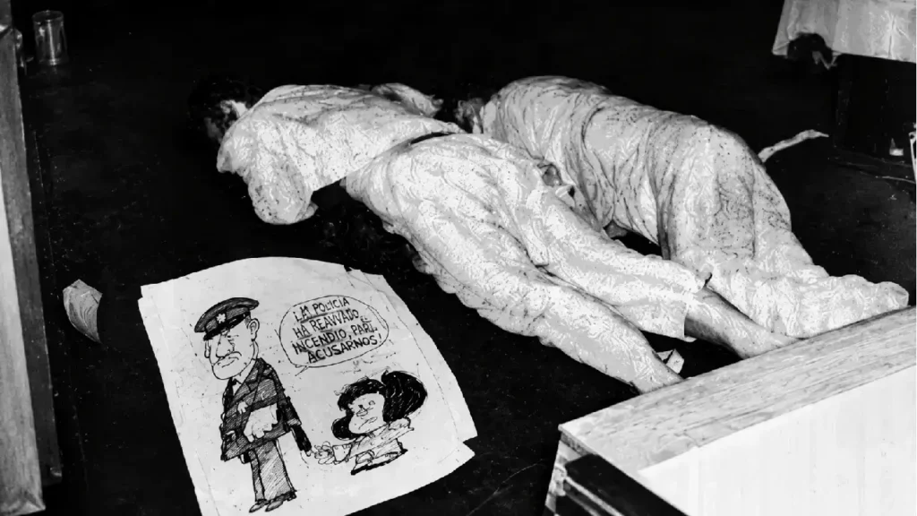 Los cuerpos de los cinco religiosos fueron hallados por feligreses, y al lado tenían recortes y posters de Mafalda para atribuirle el hecho a algún grupo armado de izquierda 