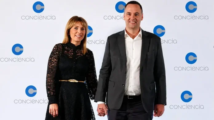Manuel Adorni y su esposa, Bettina Angeletti, solicitaron adherirse al Régimen Simplificado del Impuesto a las Ganancias contemplado en la denominada Ley de Inocencia Fiscal