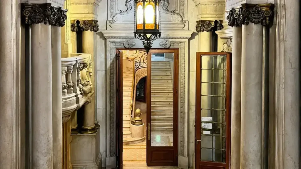 Pareciera un Palacio infinito pero no lo fue ni lo es, sin embargo es la propiedad más grande de Argentina