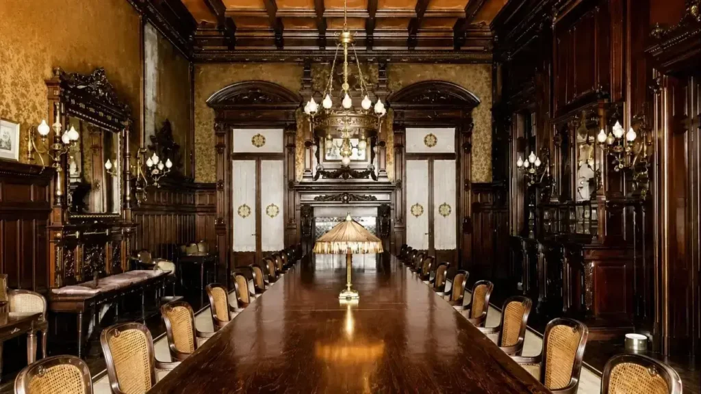 La Mesa Central del Palacio Paz donde todas las familias se sentaban a almorzar o cenar