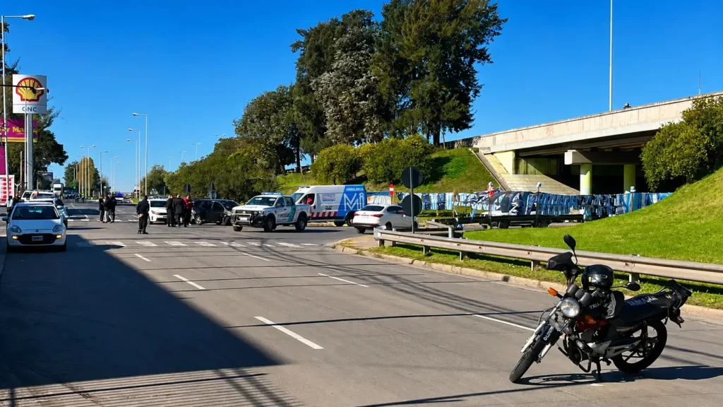 En Santa Rosa y Colectora comenzó un tiroteo que dejó como saldo un adolescente herido