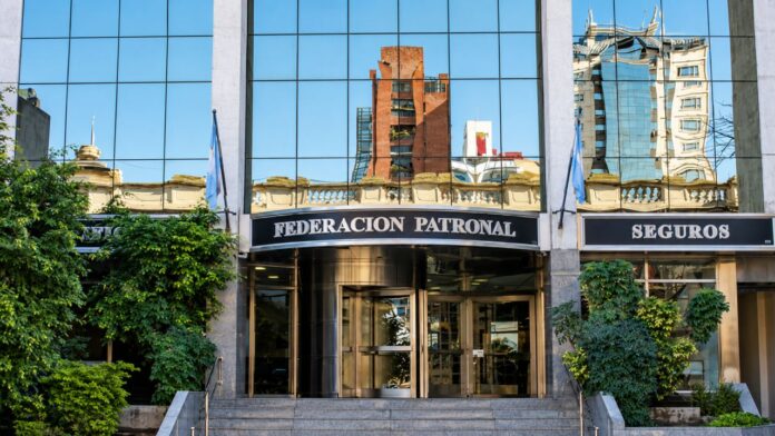 Federación Patronal deberá pagar la negligencia de la mega empresa que no tenía una enfermería abierta en horario laboral