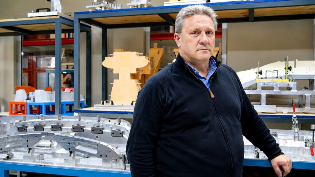 Juan Cozzuol, presidente de la compañía, en una de las instalaciones fabriles de la empresa.