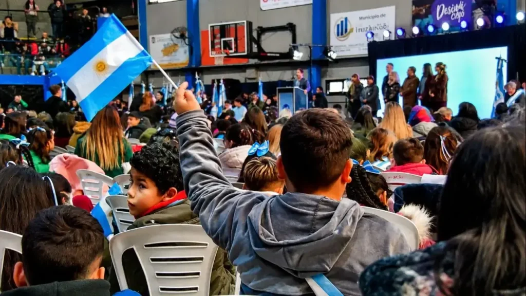 La promesa de Lealtad a la Bandera es el acto que prácticamente nadie olvida y por eso año tras año toma cada vez más importancia 
