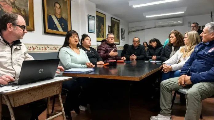 La Comisión Directiva del Sindicato Municipal a pleno tratando el problema que sobrevuela sobre los trabajadores