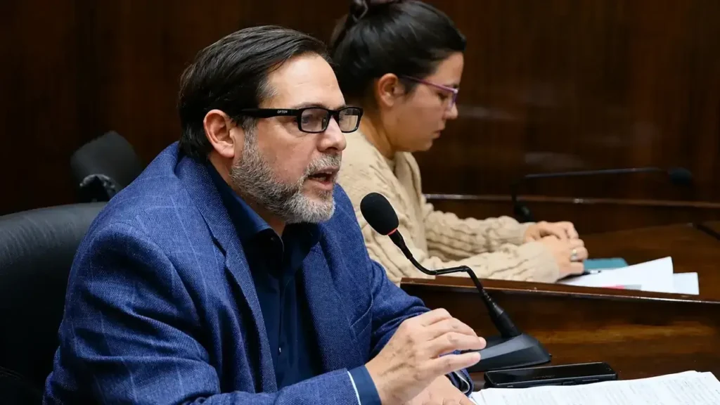 El concejal Diego Spina de Unión por la Patria preguntó si había sospechas sobre el paradero de Ortigoza y Cardoso fue contundente: la más mínima idea.