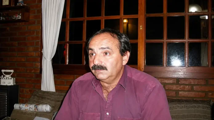 Mi gran amigo, como te extaño, tantos años debatiendo política y periodismo, como se nota tu ausencia que nunca voy a poder llenar. Te lloro y recuerdo. Nunca te entierro. Siempre presente. Y como me decías, venceremos.