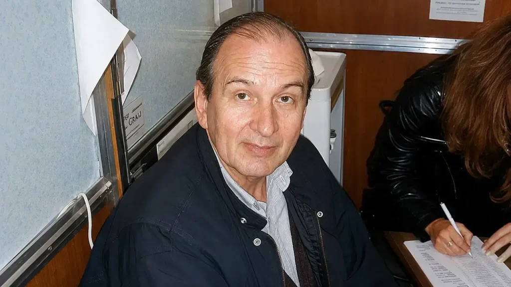 Cacho Cuzzani, "el investigador". Callado, silencioso, con cara de distraído, pero a la hora de escribir, no había quién quedara en pie.