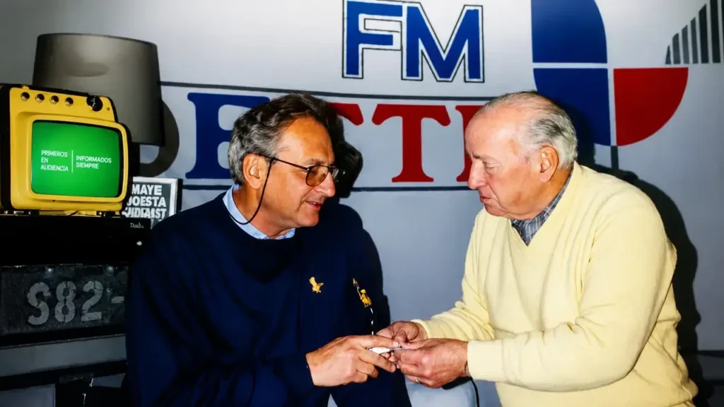 Carlos Pizzi, el hombre de Haedo que revolucionó la radio en la ciudad. Un grande. Generoso. Cabrón. Y gran fumador. Se fue acompañado por la familia, una gran familia que supo aprovecharlo en vida y despedirlo en paz.