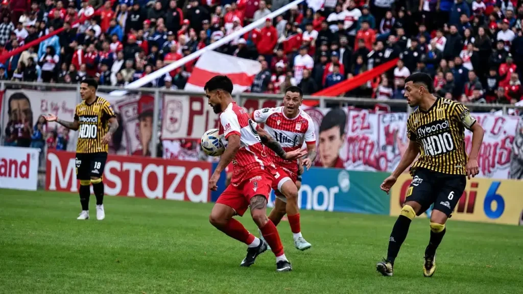 Y llevarla como sea, incluso con la panza, todo valía para ganar el clásico