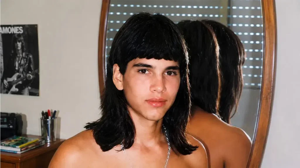 Mariano Guaraz tenía 17 años, recibió disparos de plomo efectuados por un efectivo de la Policía Bonaerense durante la represión a los hinchas de Morón. Una de las balas impactó en una arteria renal, provocándole una hemorragia masiva. Murió mientras era trasladado al Hospital Paroissien.