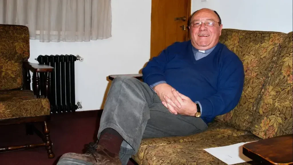 Raúl siempre tenía esa sonrisa cálida para brindar
