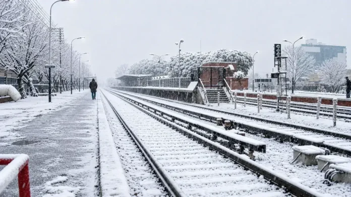 Como en El Eternauta, caminando bajo nieve, solitario, triste y final
