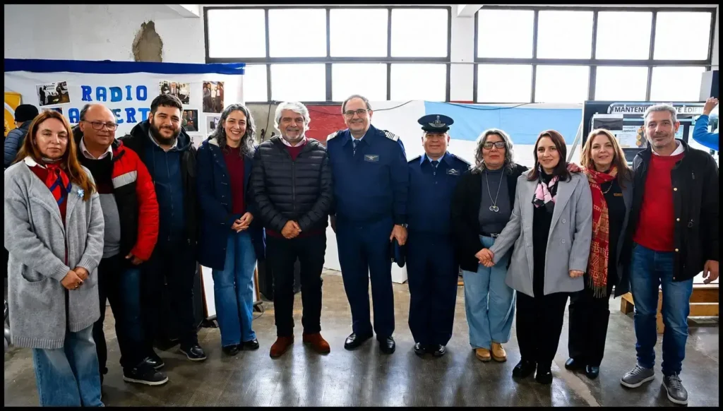 El Ministro de Trabajo formado con la Fuerza Aérea con asiento en Morón