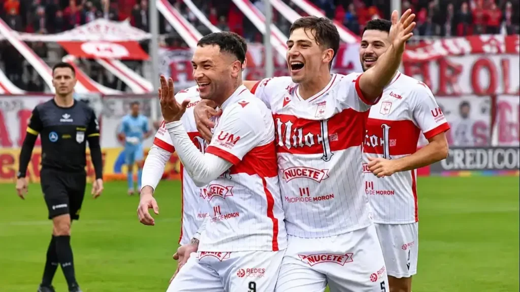 Franco Fagúndez también festejaba. Cómo no iba a hacerlo si el Gallo ganaba 2-0.