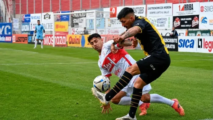 Deportivo Morón no pudo aguantar y se cayó. Dio bronca. Hoy la hinchada se hizo sentir.