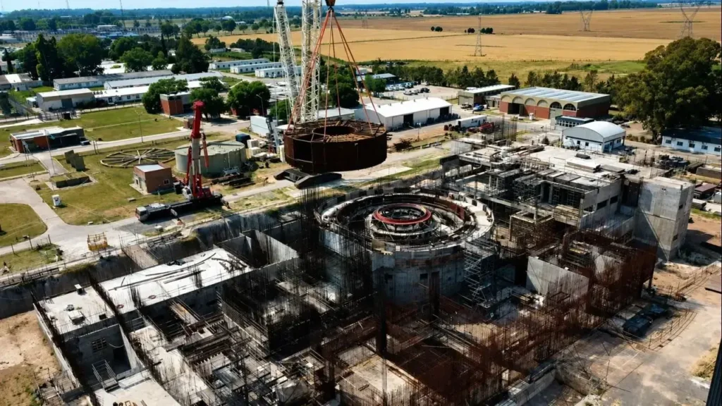 La falta de inversión, la salida de profesionales y el freno al proyecto lo póne justo en el punto de venta.