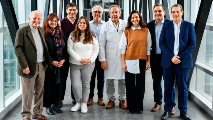 El grupo de científicos que anunció la creación de un Centro de Investigación Clínica