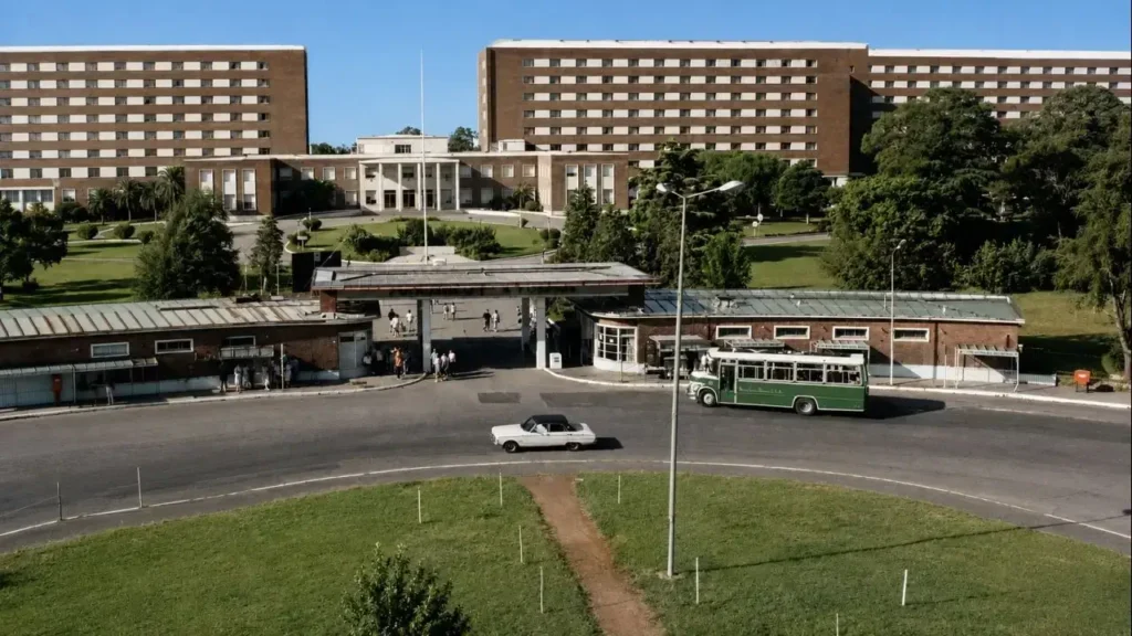 Una imagen de 1971 cuando el Hospital Posadas ya era grande y estaba a disposición de la población