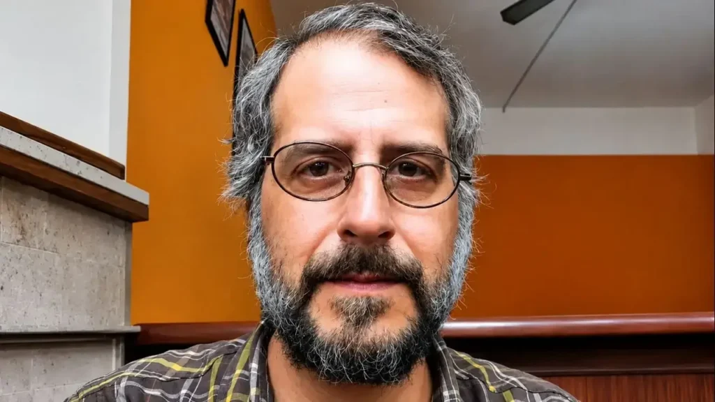 El Subsecretario de Comunicación del Municipio de Morón, Martín Molinari. Comunica solo noticias buenas y breves. Las malas intenta esconderlas.