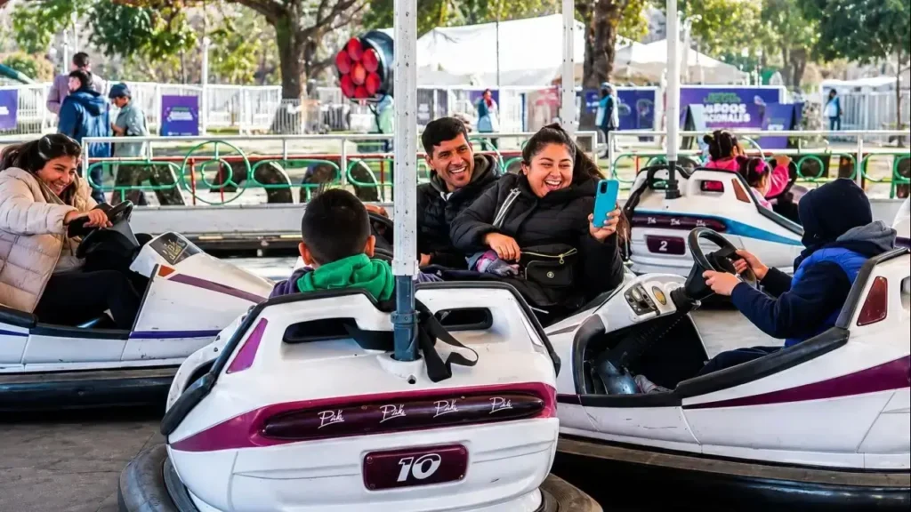 A plena sonrisa una familia de Hurlingham durante la temporada del Parque de Invierno