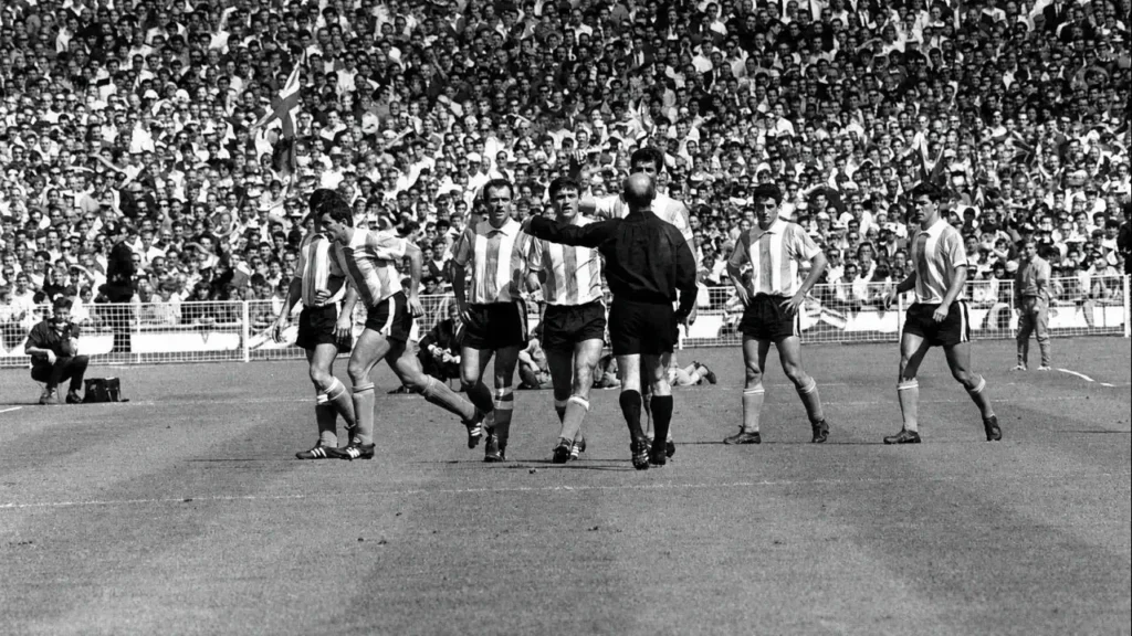 El 23 de julio de 1966, Argentina e Inglaterra protagonizaron uno de los partidos más polémicos de la historia