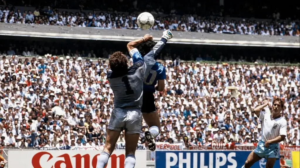 Diego Armando Maradona y el llamdo que fue bautizado "La Mano de Dios"