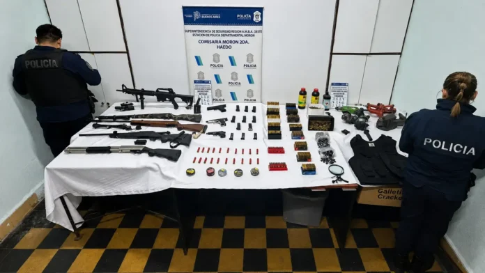El arsenal que le encontraron al hombre en su casa de Haedo