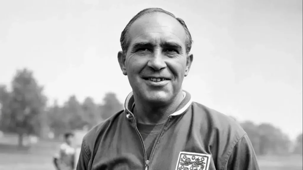 El entrenador de la Selección Inglesa Alf Ramsey, quien nos calificó a los argentinos de "animales"