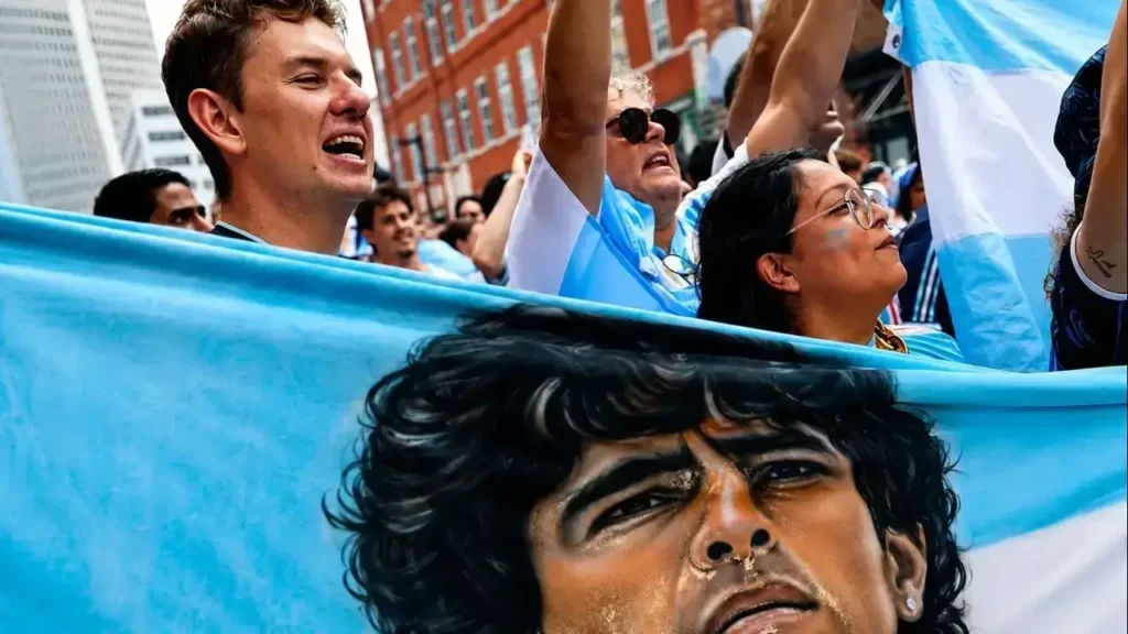 Los simpatizantes argentinos regalaron otra demostración de pasión incondicional, alentando y celebrando hasta el último minuto.
