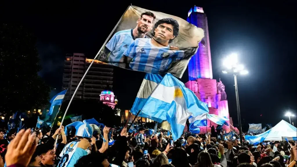 También El Diego con Lionel Messi por las calles de Buenos Aires bajo una de las mejores noches de esta generación