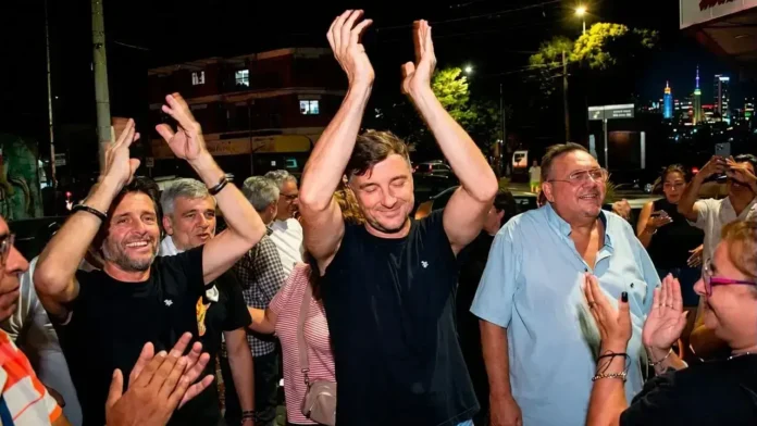 Luccas Ghi al frente de la caravana de militantes que participaron de la interna del PJ y sacaron la mayoría con 1.700 votos