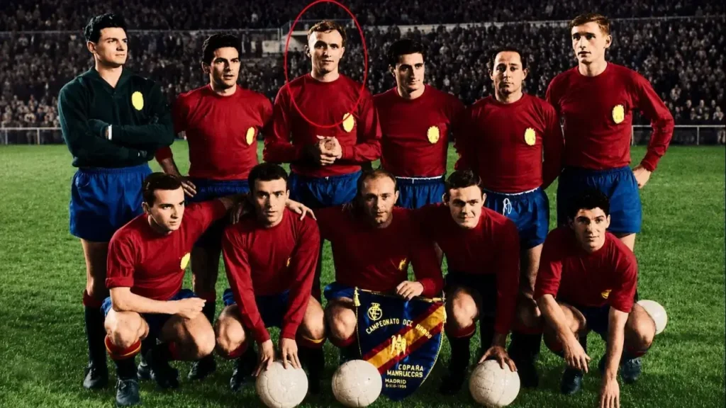 Esta fotografía muestra a la Selección de España de finales de la década de 1950. Incluso se aprecia el banderín con la inscripción "Copa Dr. Manrupe – Madrid – 6-XII-1959", por lo que corresponde a ese período histórico y es ideal para ilustrar los primeros años de la rivalidad con Argentina.