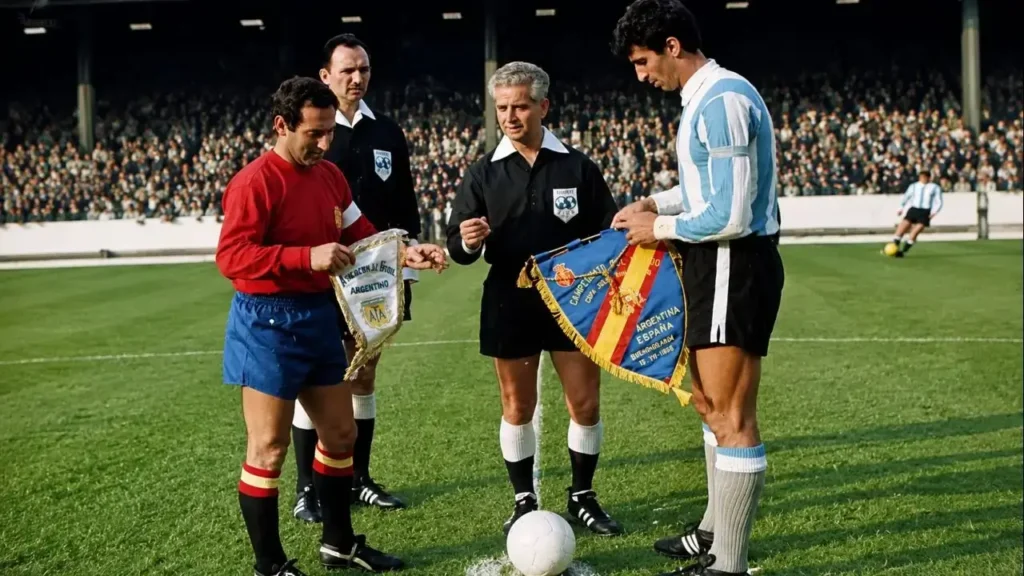 Los capitanes de Argentina y España intercambian banderines antes del partido disputado en Birmingham, por la fase de grupos del Mundial de Inglaterra 1966. La Albiceleste se impuso 2-1 con un doblete de Luis Artime.
