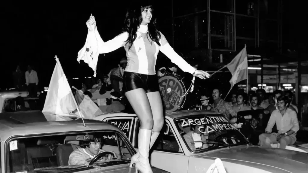 La Junta Militar de la dictadura no tuvo encuentro que luego de partido había otro, los festejos por los triunfos en las calles y la plena libertad
