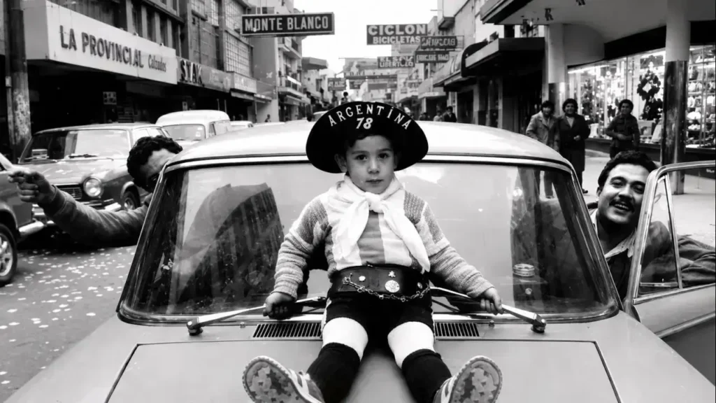 Hasta lo niños, disfrazados con el atuendo del Gauchito, la mascota oficial creada por Miguel García Ferré, e imagen del Mundial '78, salían a la calle de la mano de sus padres