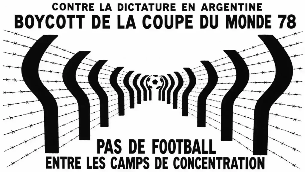 Afiche difundido en Francia por el Comité para el Boicot al Mundial Argentina 1978. Bajo las consignas "Contra la dictadura en Argentina", "Boicot al Mundial '78" y "No al fútbol entre los campos de concentración", la campaña denunció internacionalmente las violaciones a los derechos humanos cometidas por el régimen militar y cuestionó la realización de la Copa del Mundo en ese contexto.