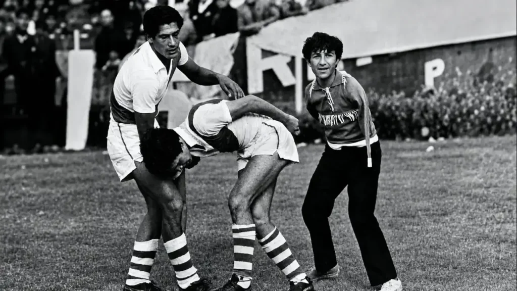 El Primer Abrazo del Alma fue durante un partido entre River y Racing. En esa oportunidad, el joven ingresó al campo para festejar un gol junto a J. J. López y Eduardo "Chavo" Anzarda, generando una imagen que anticipó, casi de manera profética, el futuro "Abrazo del Alma".