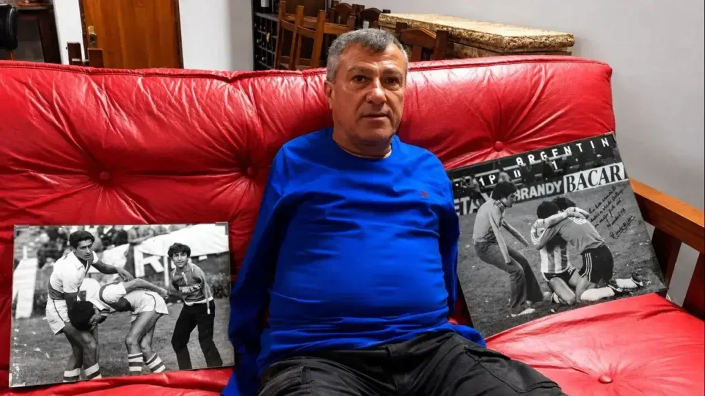 Víctor Dell'Aquila vive actualmente en San Francisco Solano (partido de Quilmes), donde continúa llevando una vida sencilla junto a su esposa Gilda Irene y su familia.