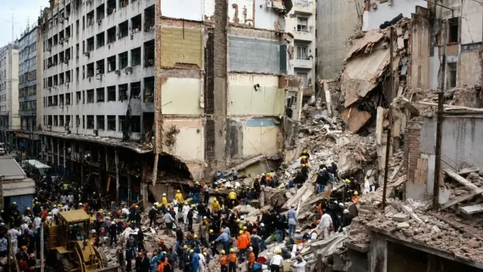 Fue el El 18 de julio de 1994 cuando un coche bomba ingresó al edificio y estalló