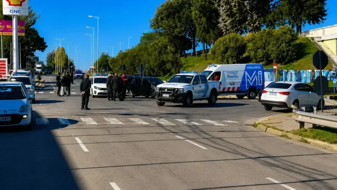 Una persecución que empezó en Morón y terminó en un tiroteo en Ituzaingó con un adolescente autista herido