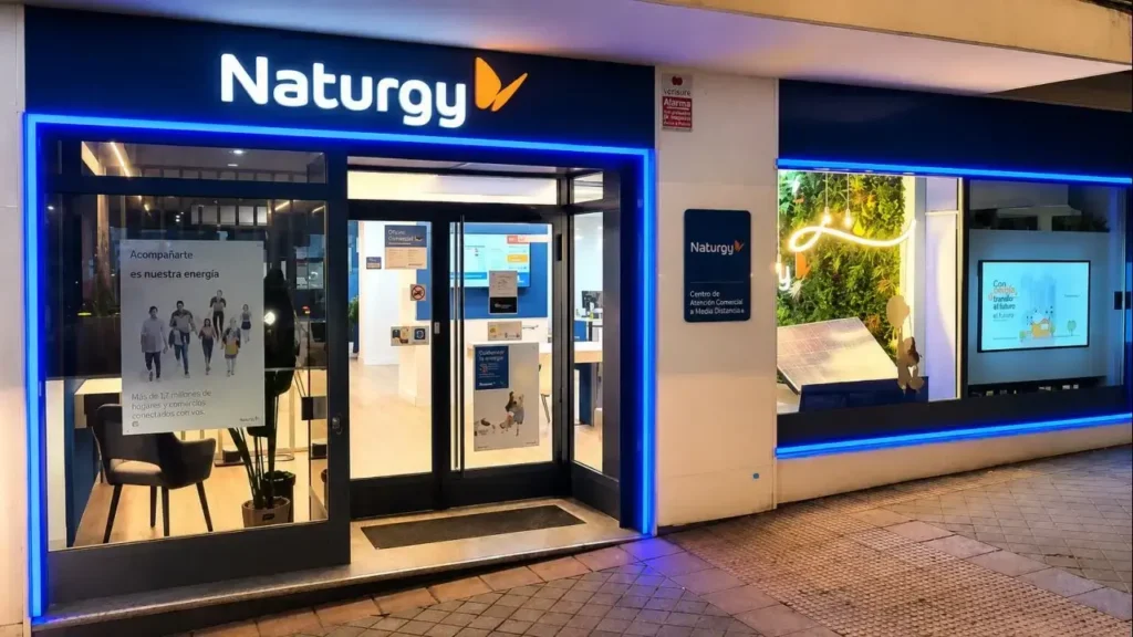 Fachada de una oficina comercial de Naturgy BAN, distribuidora de gas natural que presta servicio en el norte y oeste de la provincia de Buenos Aires. En estos centros de atención los usuarios pueden realizar trámites, consultas y gestiones vinculadas al suministro del servicio.