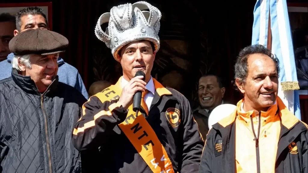 Daniel Scioli inaugura la escultura de Daniel Scioli