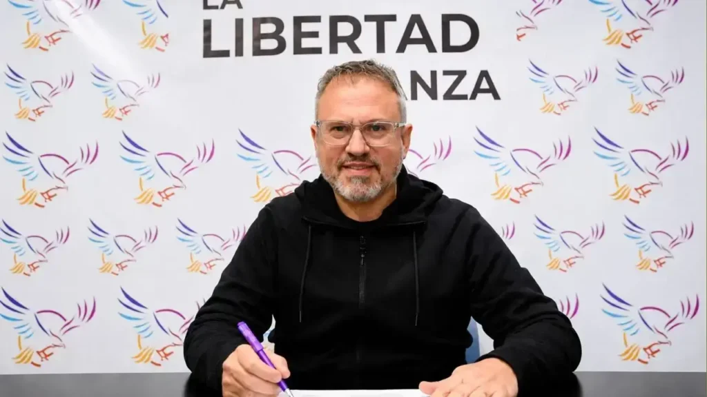 El ex PRO y ahora referente de la Libertad Avanza, Diego Valenzuela quiera ya una Policía Municipal, esta totalmente convencido que es necesaria y que cada intendente podrá manejarla mejor que un funcionario desde La Plata