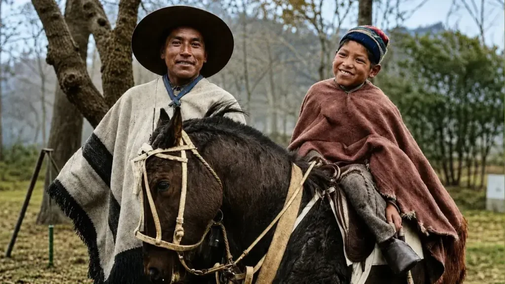 La misma foto curada en color para notar las expresiones. Los kollas escaparon del infierno de trabajar sus propias tierras a tener que arrendarlas.